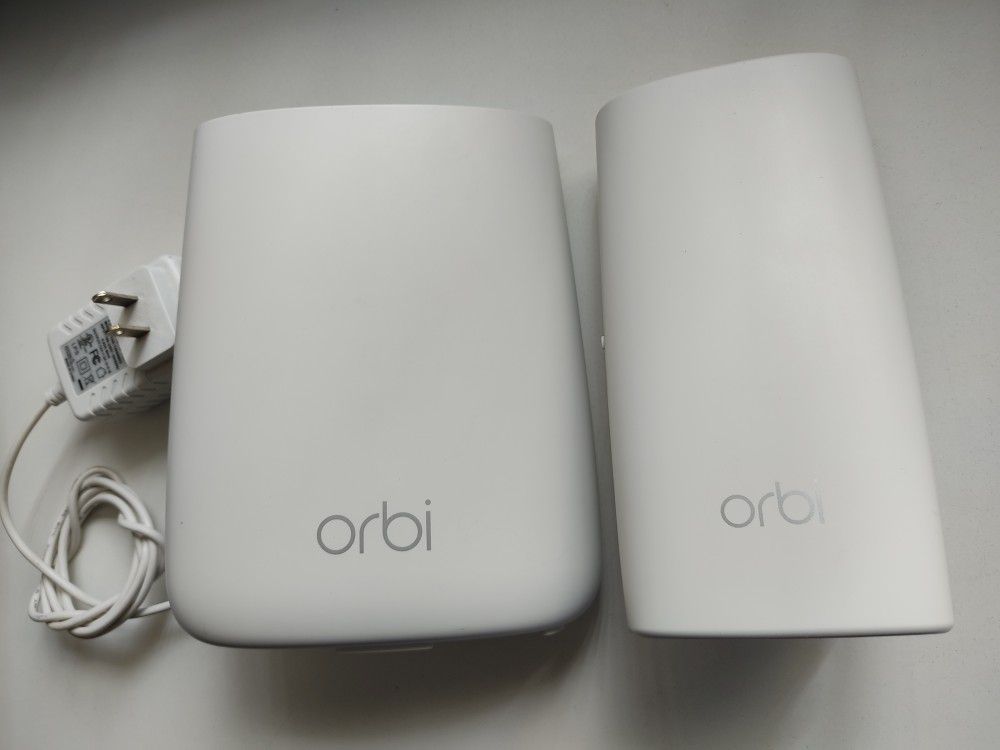 Netgear Orbi WiFi Router RBR20 & Netgear Orbi Wall Plug Satellite WiFi Extender RBW30 For Sale 