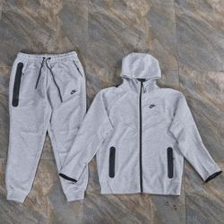Nike Tech Fleece Grey