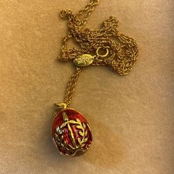 Pretty Egg Locket Pendant 