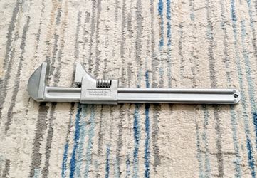 Crescent C718* Automatic Adjustable Pipe Wrench: 18" OAL, 4-3/8" Max Capacity