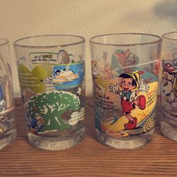 S/4 collectible Walt Disney World Mickey Mouse Millennium 2000 glasses 