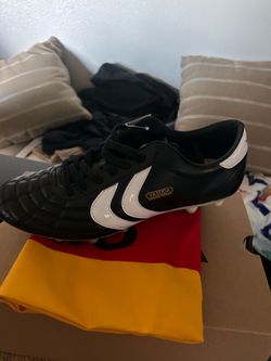 Soccer shoes