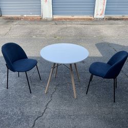 New Table And Chairs 