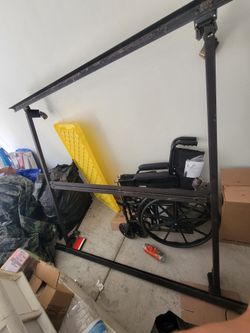 FULL SIZE METAL BED FRAME 