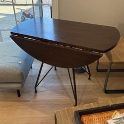 Dining Table & Chairs 