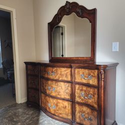 Dresser  With Mirror 