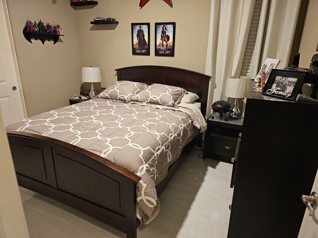 Bedroom Set Include 2 Night Stand And Dresser