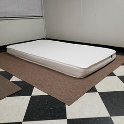 Twin size mattress - can DELIVER almost anywhere for $20 extra - gently used and in LIKE NEW condition 😍
