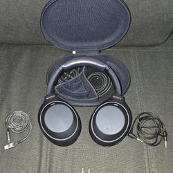 Sony Noise-Cancelling Headphones WH-1000mx4 headphones and case (Great Condition)