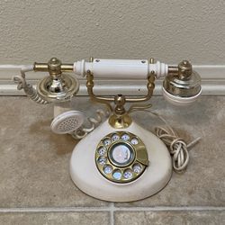 Vintage Radio Shack French Style Rotary Phone Made in Japan   SERIAL N03289% MODEL CHERE WEITE