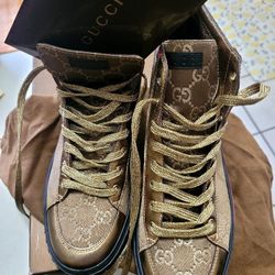 Worn Once (Gucci) Size 37. (6)