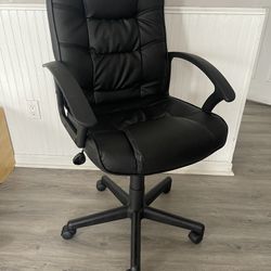 Black Mid-back Comfortable Swivel Office Chair - NEW