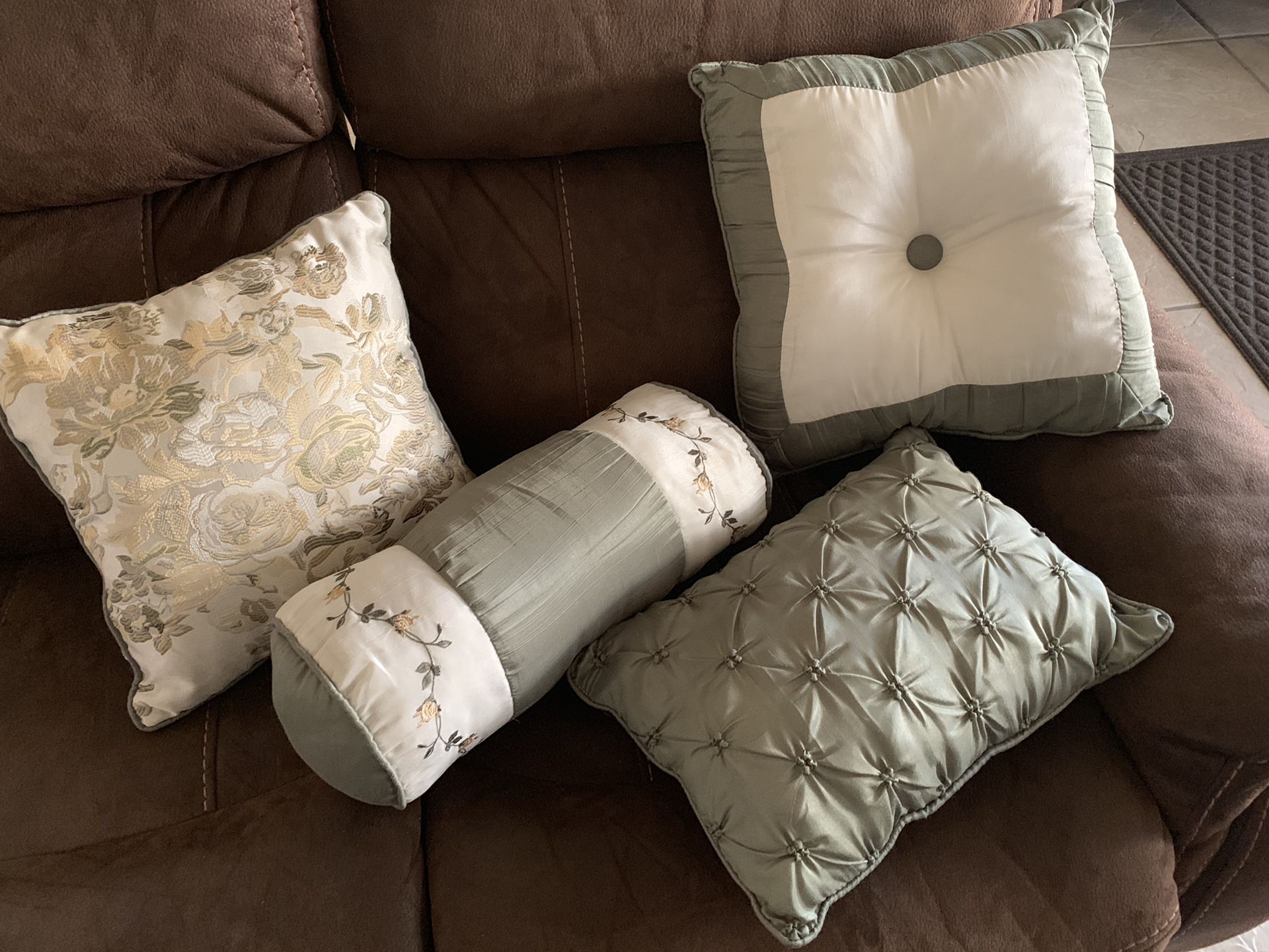 Tan and Olive decoration pillows