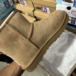 UGG  CLASSIC MINI II 