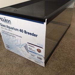 Aquarium with screen lid 