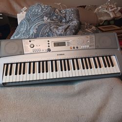 YAMAHA YPT 300 KEYBOARD 61 KEYS