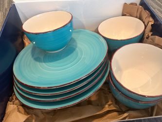 Dinnerware Set