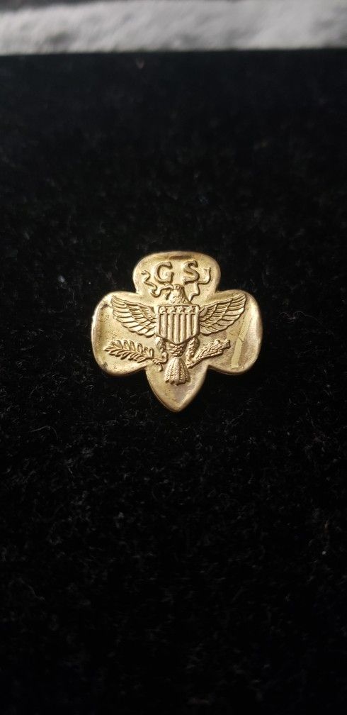 Vintage Gold Girl Scout Pin 