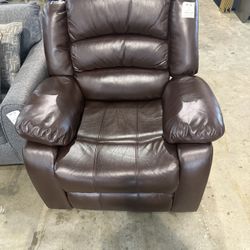 •$399• COMFY LEATHER RECLINER. PICKUP OR DELIVERY AVAILABLE 