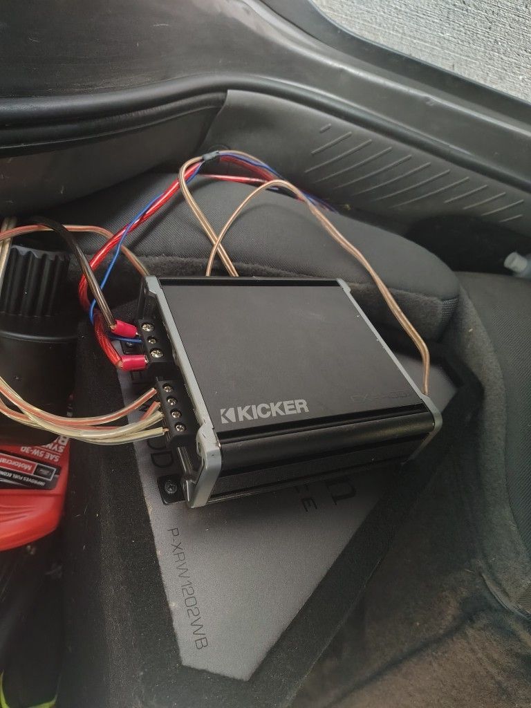 Son Woofers With Kicker Amp