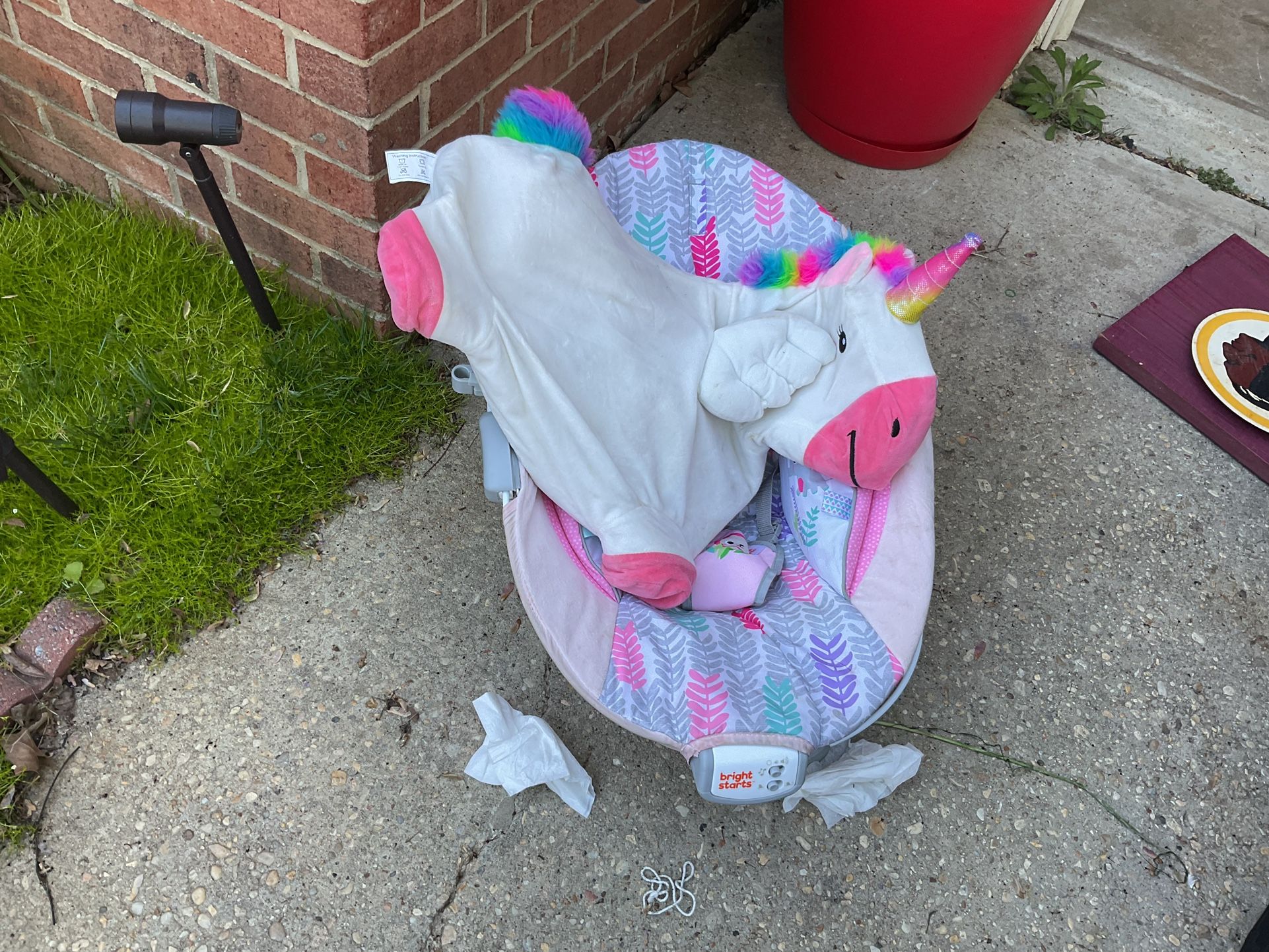 A Beautiful Baby Swing Chair With Music. It Comes With A Unicorn Pillow (NO SHIPPING)