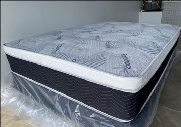 Queen Euro Bamboo Pillow Top!•••