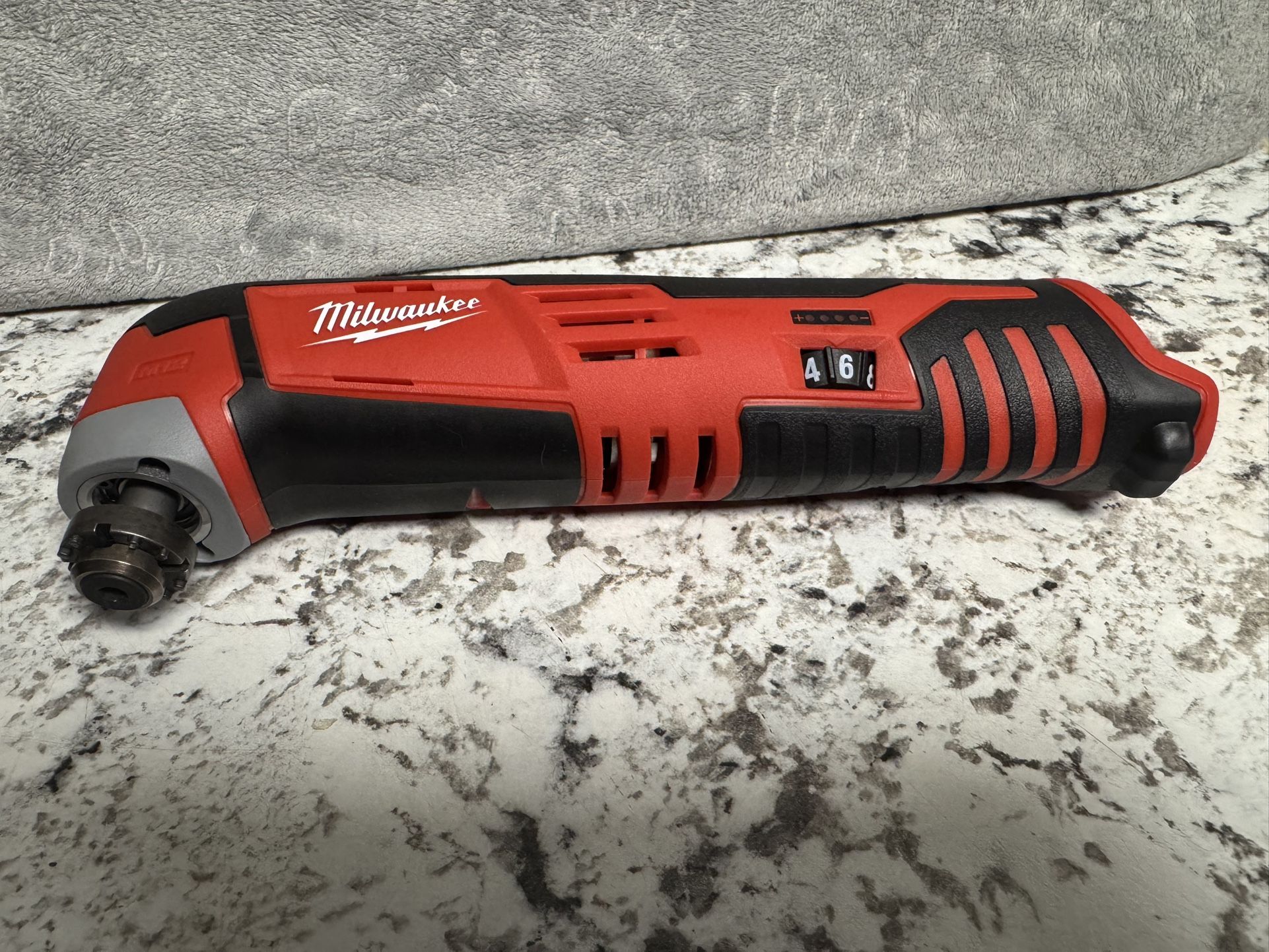 M12 12V Lithium-Ion Cordless Oscillating Multi-took