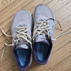 Altra Women Shoes 9.5