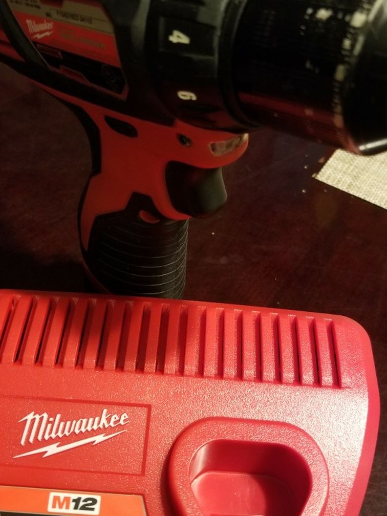 Milwaukee Drill M12 V