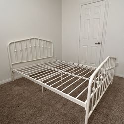 Cream metal bed (full)