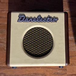 Danelectro Amplifier For Guitar And Harp (Dirty Thirty)