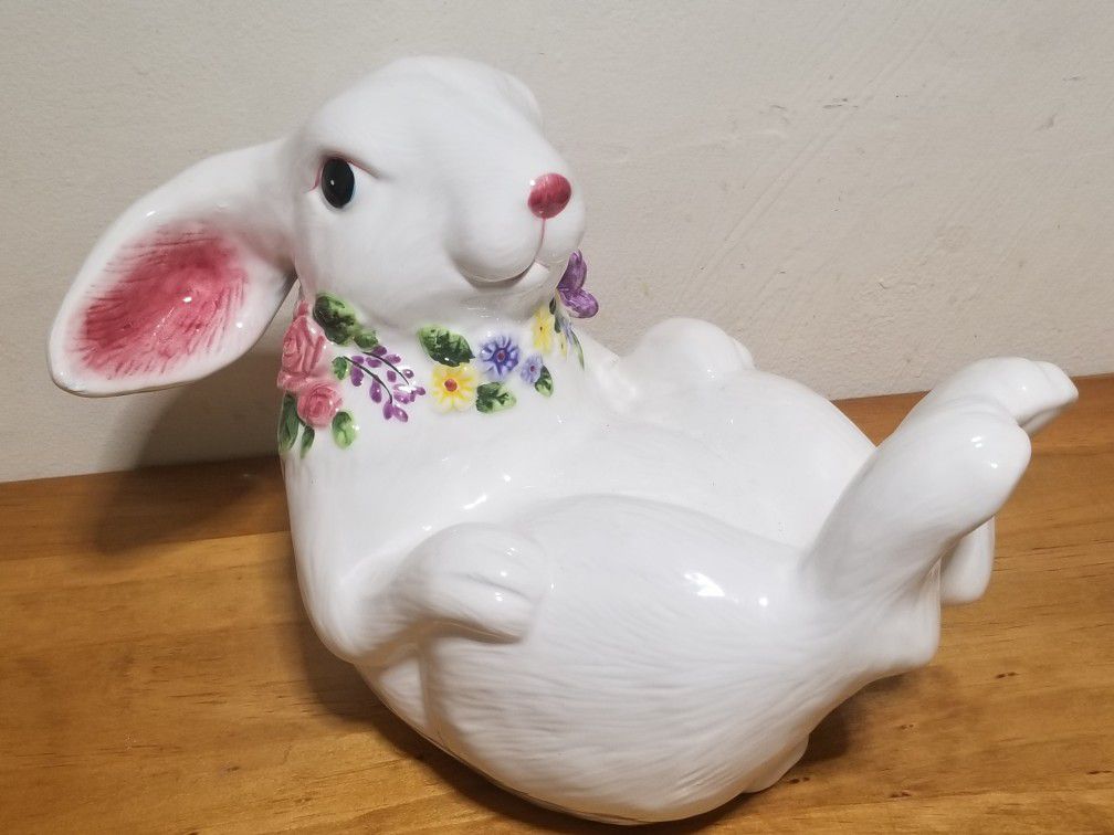 Decorative Bunny Sculpture 🐰 Like New See Pictures 