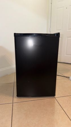 Hisense Mini Fridge – Black – Great Condition