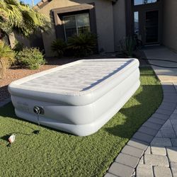 Elevated 21 inch Intex electric pump air mattress