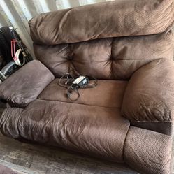 Living Spaces Electric Reclining Couch And Loveseat 
