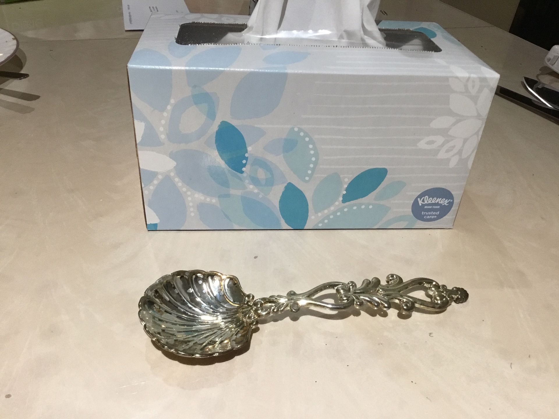 Serving spoon