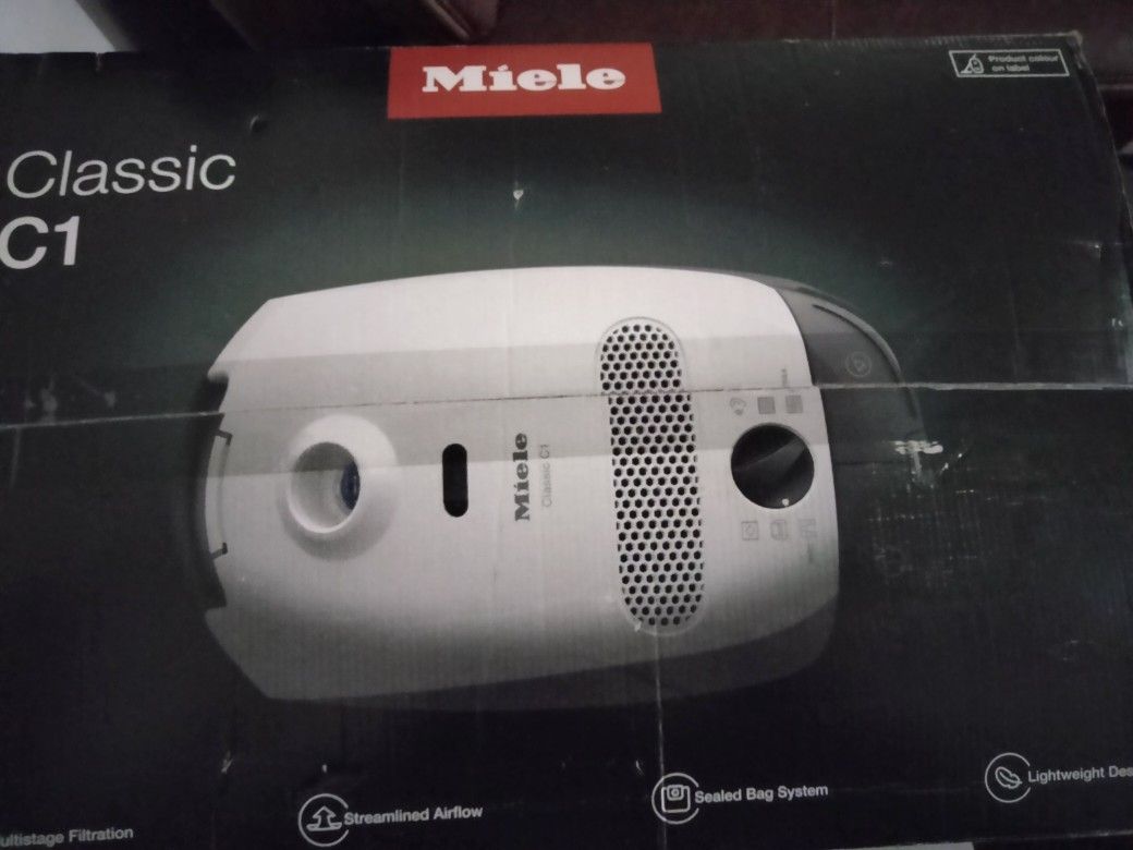 Miele Canister Vacuum C1 Classic
