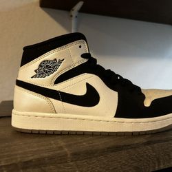 Air Jordan 1 Mid Panda 