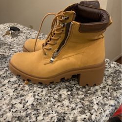 Woman’s Boots 9.5 