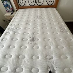 Queen Bed With Mattress And Box Springs 