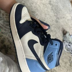Jordan 1 Retro High Obsidian UNC (GS). US Children size 5Y, EU 37.5. STOCK X Verified.