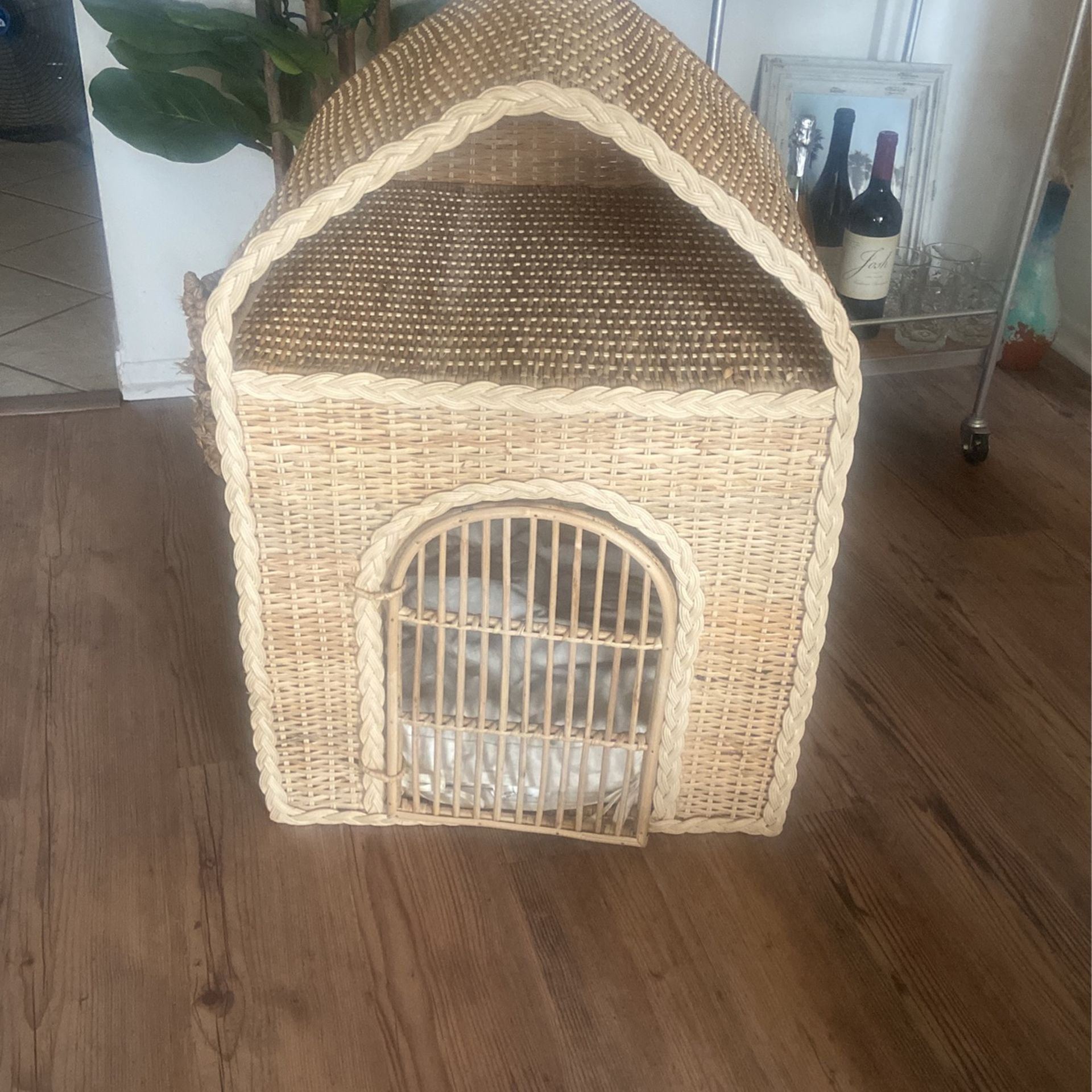 Brand New Pottery Barn Wicker Rattan Pet Bed