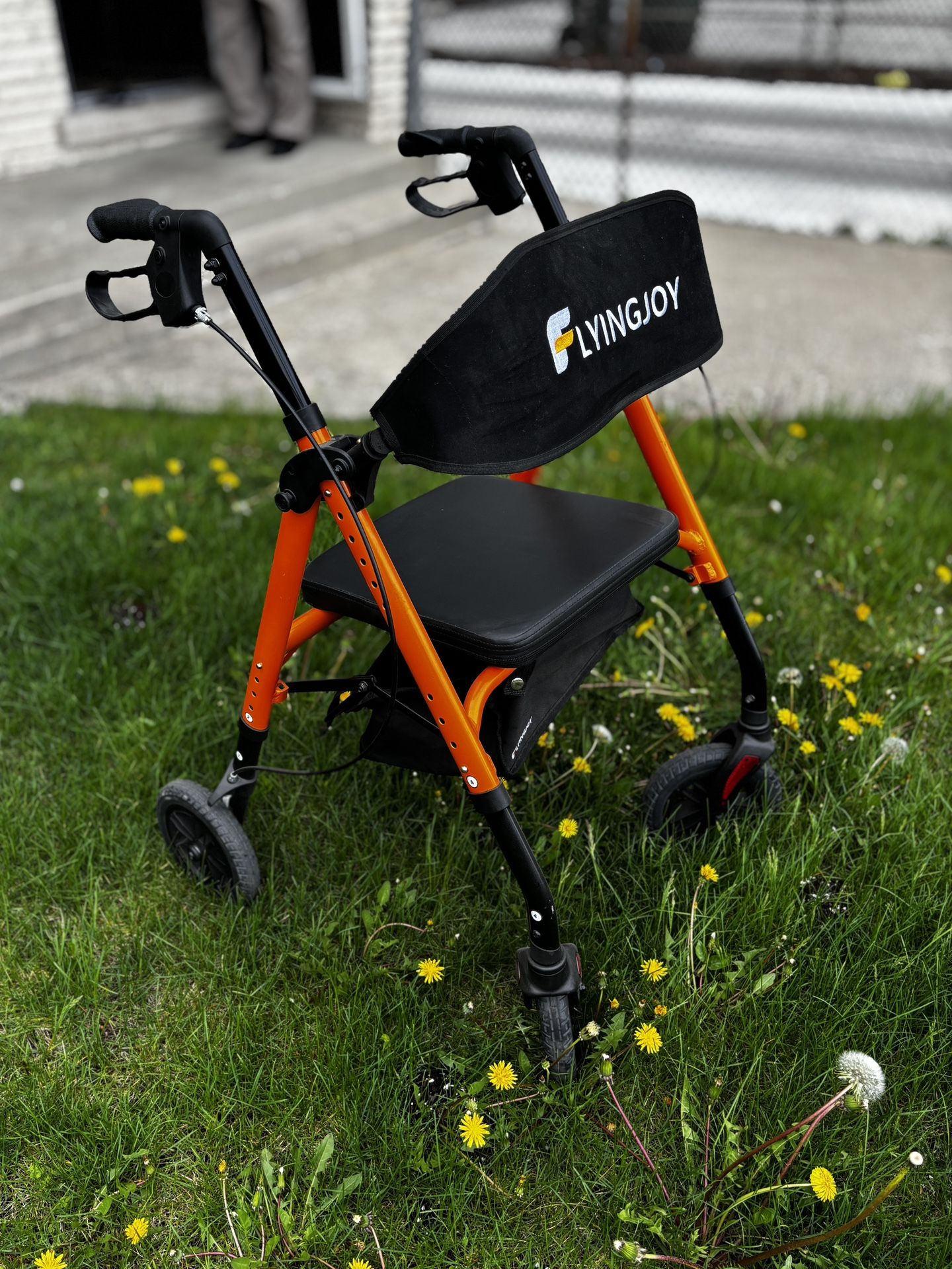 Walker with seat