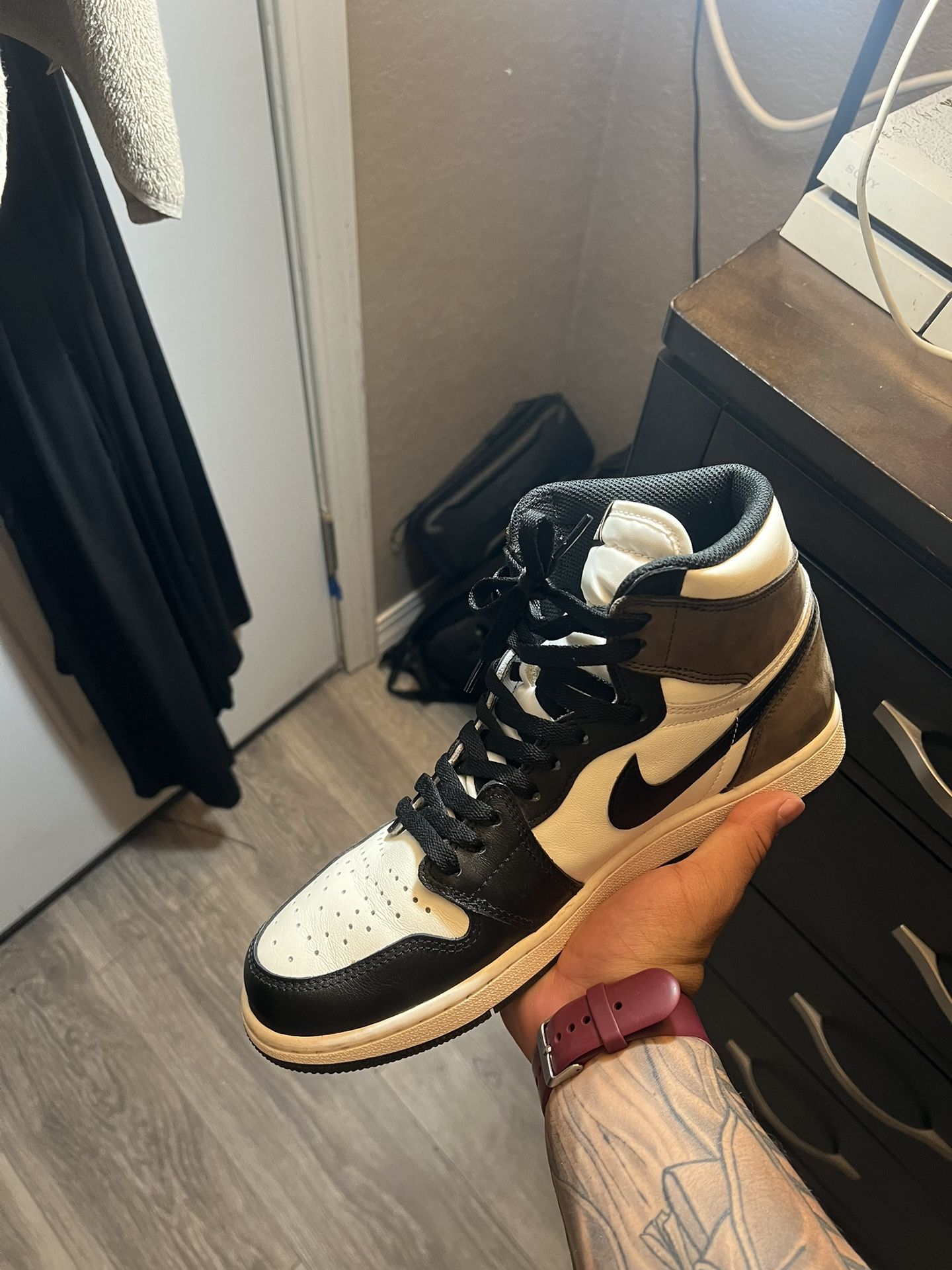 Jordan 1 Dark Mocha 
