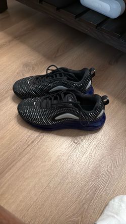 Nike Air Max 720 Gradient Black and blue  Mens Size 9 .