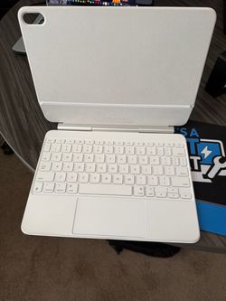 Apple iPad Air 11” Magic Keyboard case 2025