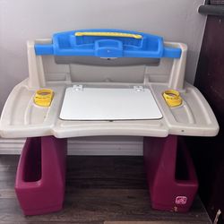 Step2 Deluxe Art Desk