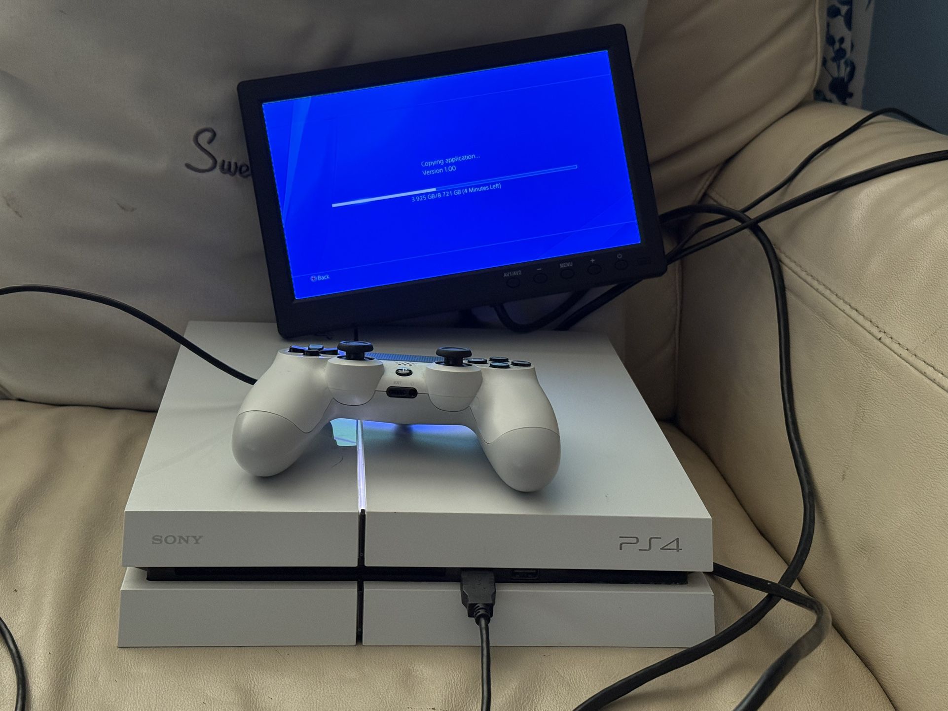White PS4 500gb With Controller