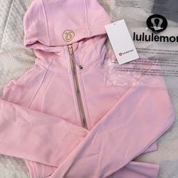 Lululemon scuba size 8