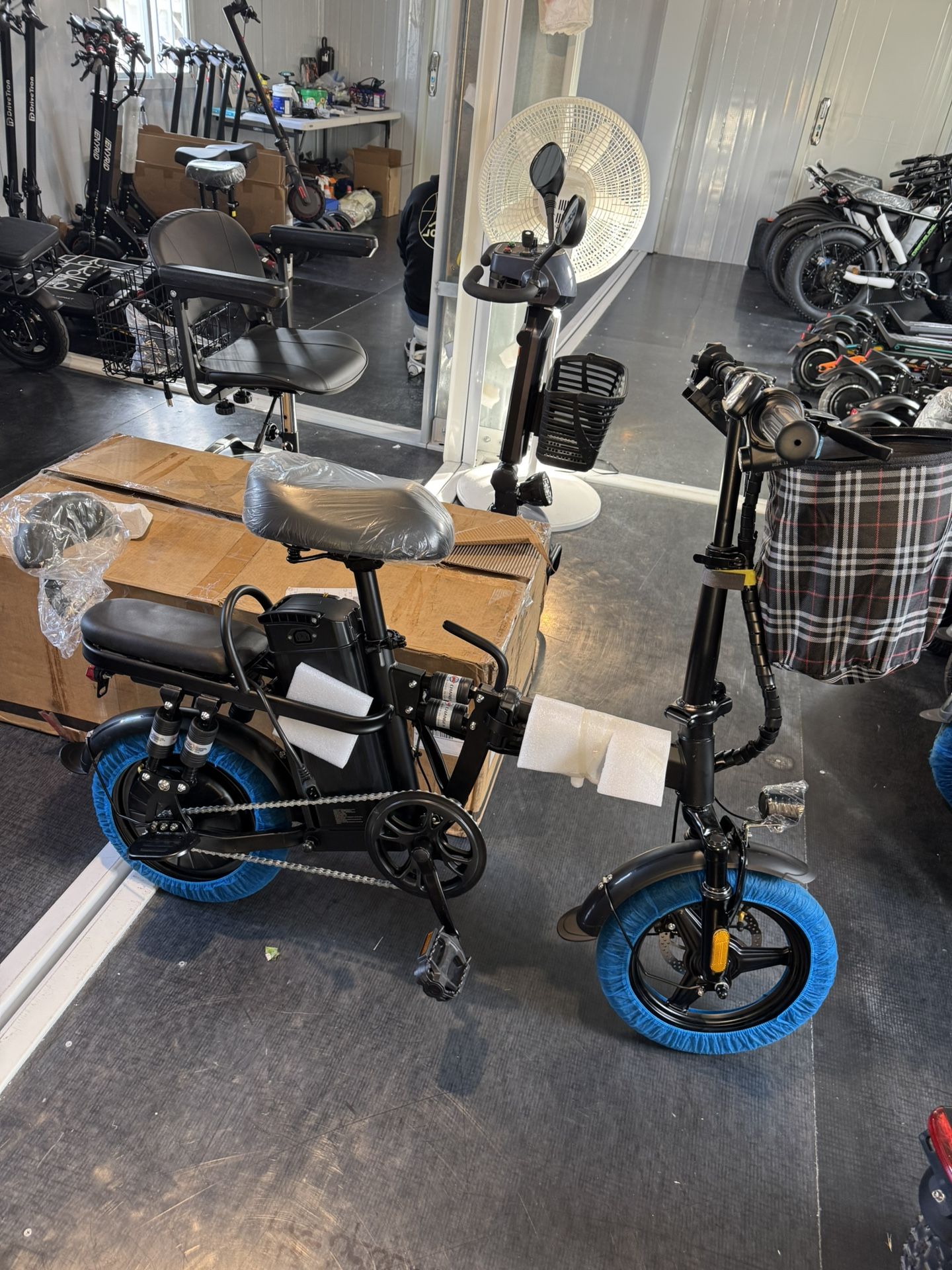 Folding electric bicycle